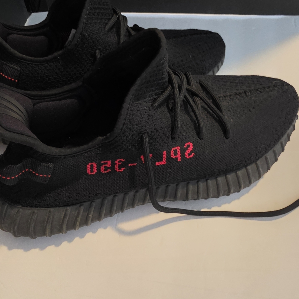 Black Yeezy Boost 350 V2 Sneakers Great Shape Check Pics Make An Offer No Box - Picture 3 of 6